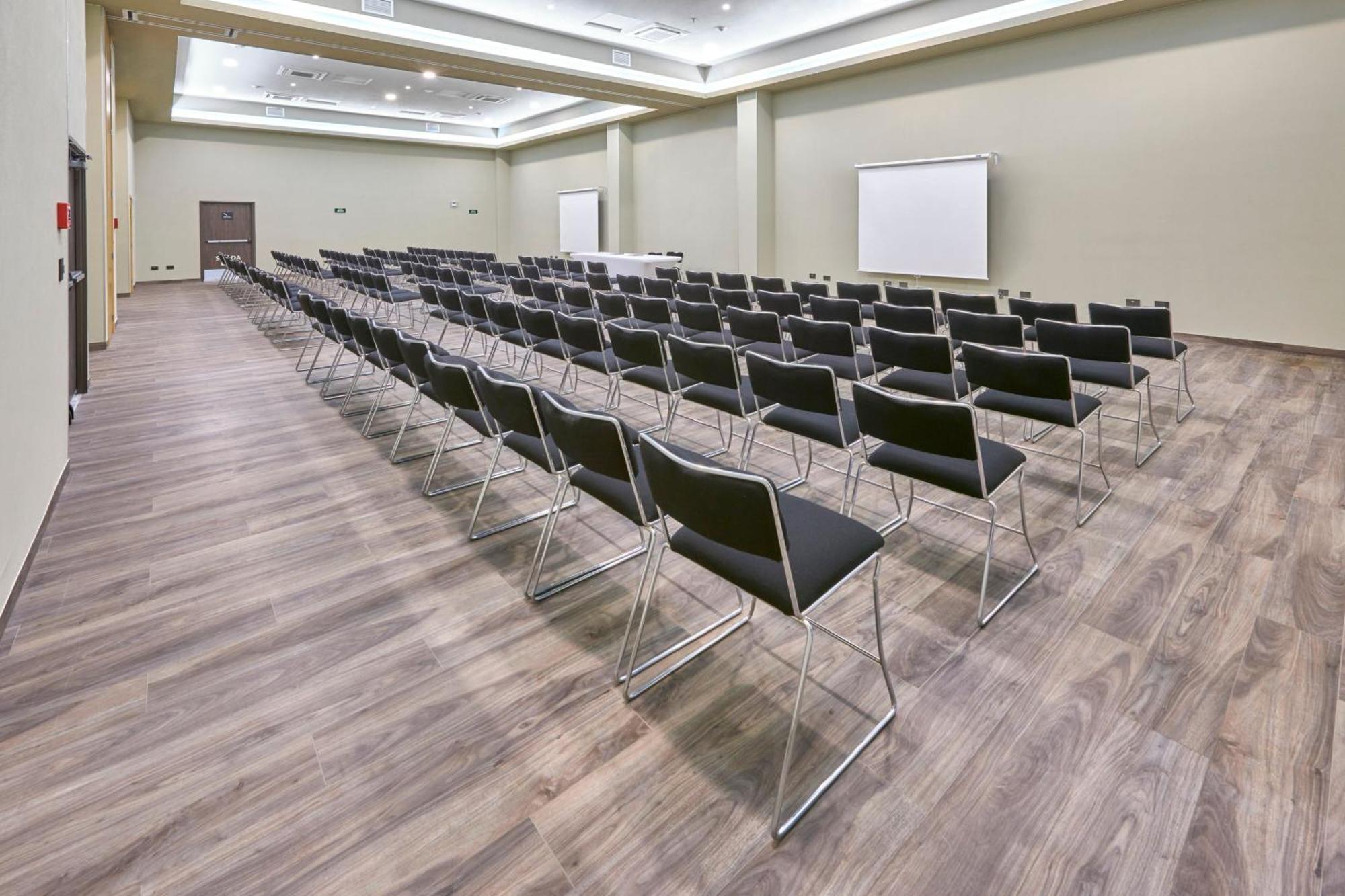 City Express Plus By Marriott Leon Centro De Convenciones Exterior foto