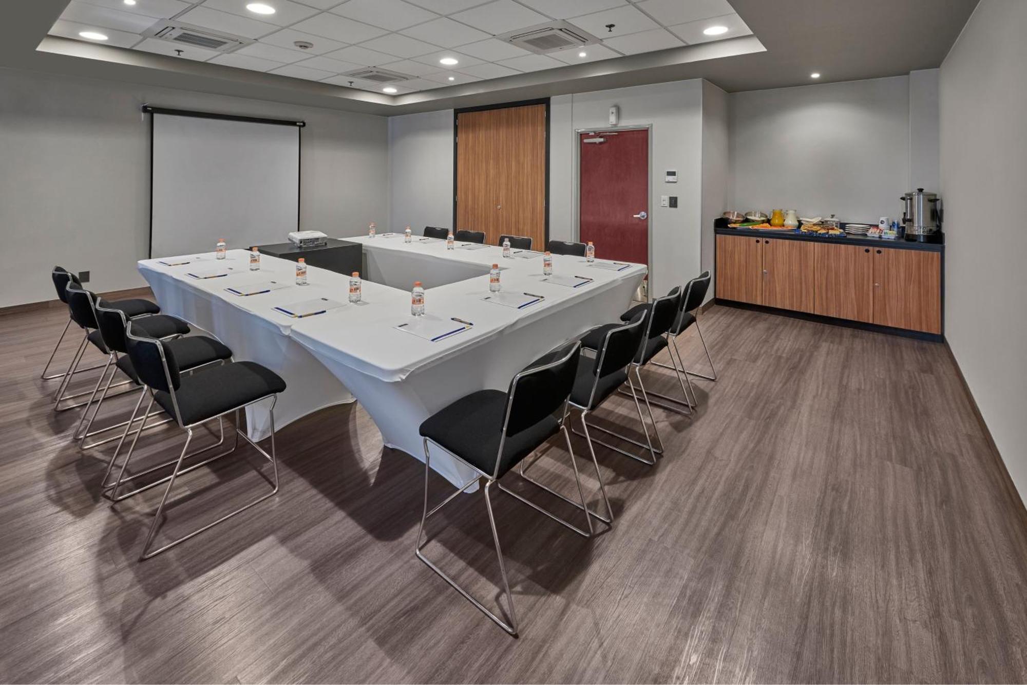 City Express Plus By Marriott Leon Centro De Convenciones Exterior foto